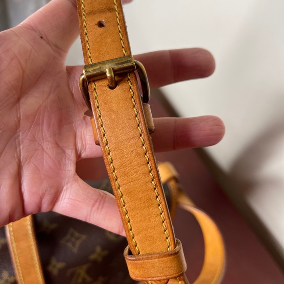 Louis Vuitton Saumur 30 - Picture 11 of 16